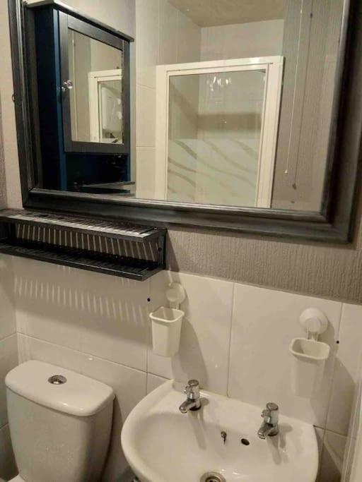 Cayton Village Hide Away Εξωτερικό φωτογραφία